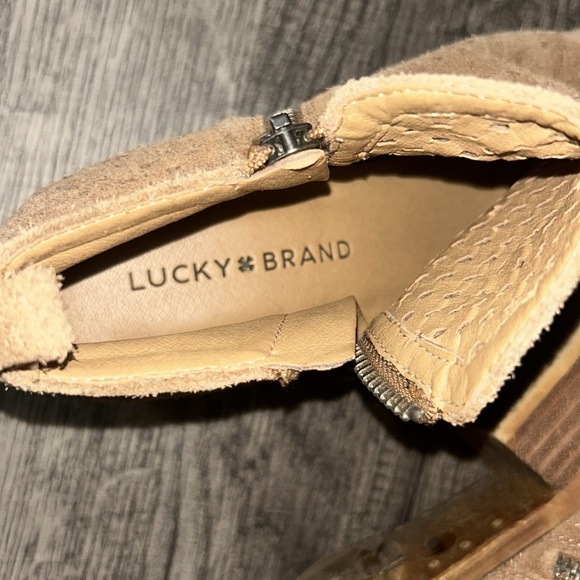 Lucky Brand Women's 6 boots Basel 3 Perforated Leather Tan Ankle zippers - Picture 5 of 6